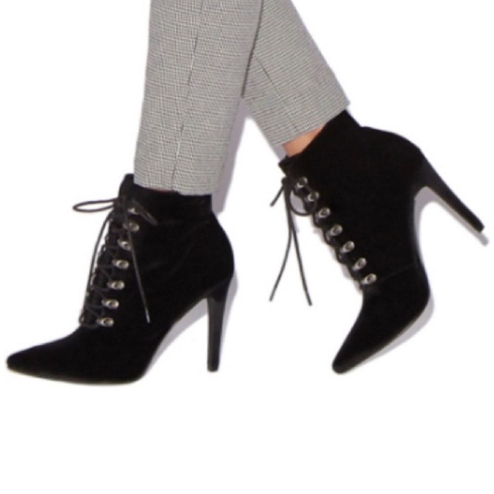 ✨NWOB✨ Lace-up Velvet Booties